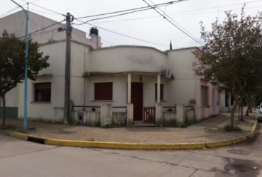 Casa en zona céntrica en Roque Perez. pcia. Bs As.