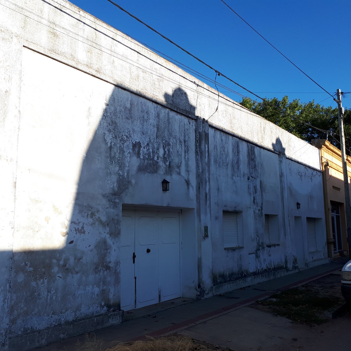 Se vende casa en Riestra, excelente ubicacion, amplios ambientes