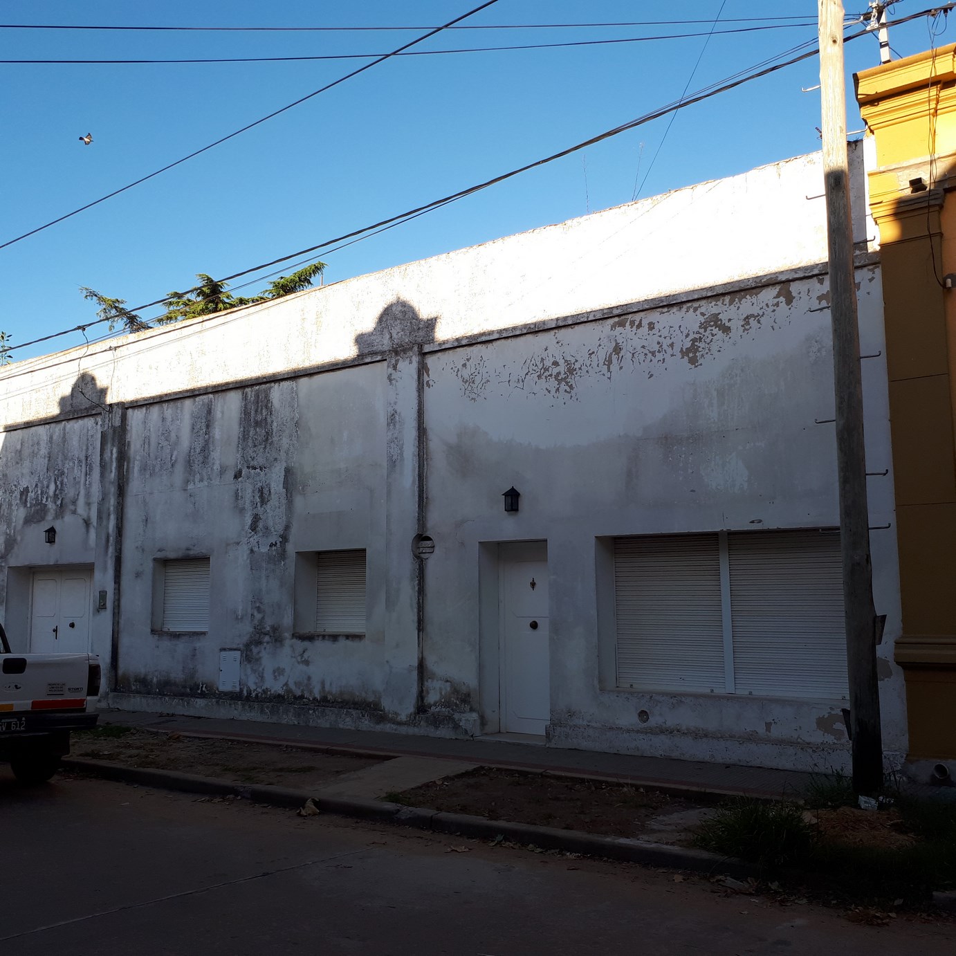 Se vende casa en Riestra, excelente ubicacion, amplios ambientes