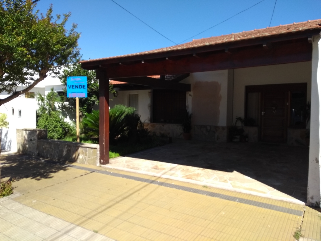 Venta de casa en Roque Pérez. pcia Buenos Aires.