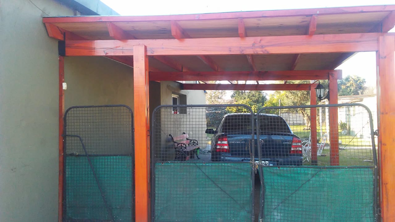 Casa En Del Carril Mas Local Comercial Ideal Cambio De Vida-400 U$S x m2 cubierto