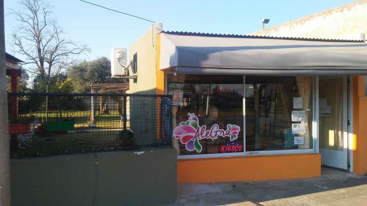 Casa En Del Carril Mas Local Comercial Ideal Cambio De Vida-400 U$S x m2 cubierto