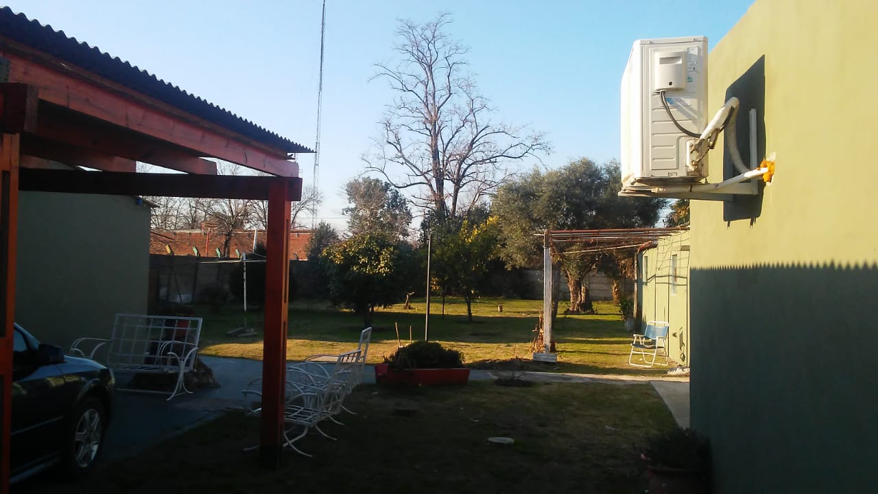 Casa quinta mas local comercial en Del Carril, partido de Saladillo 920 m2 totales