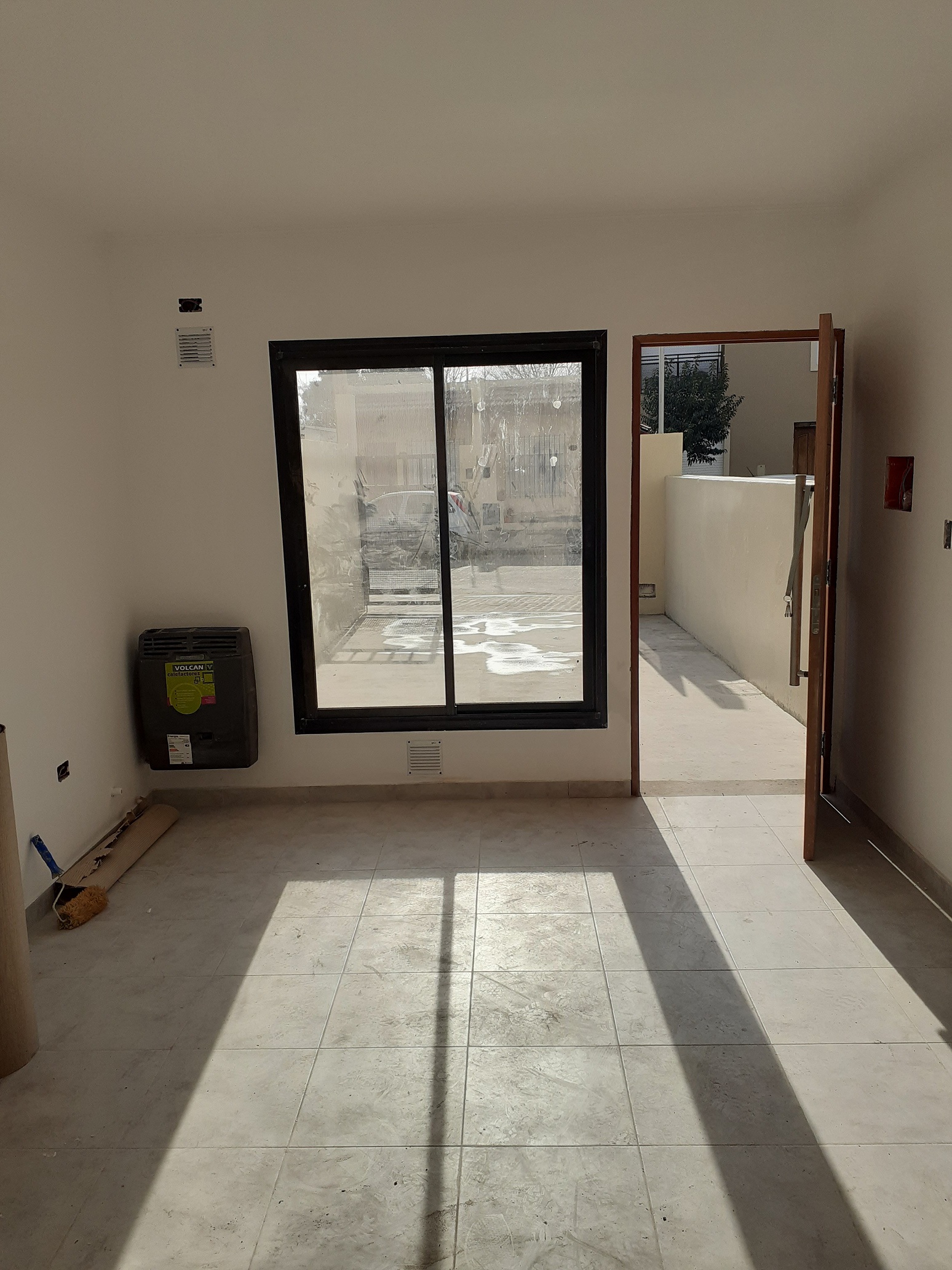 Ultimo departamento al frente con  entrada para auto en Roque Perez