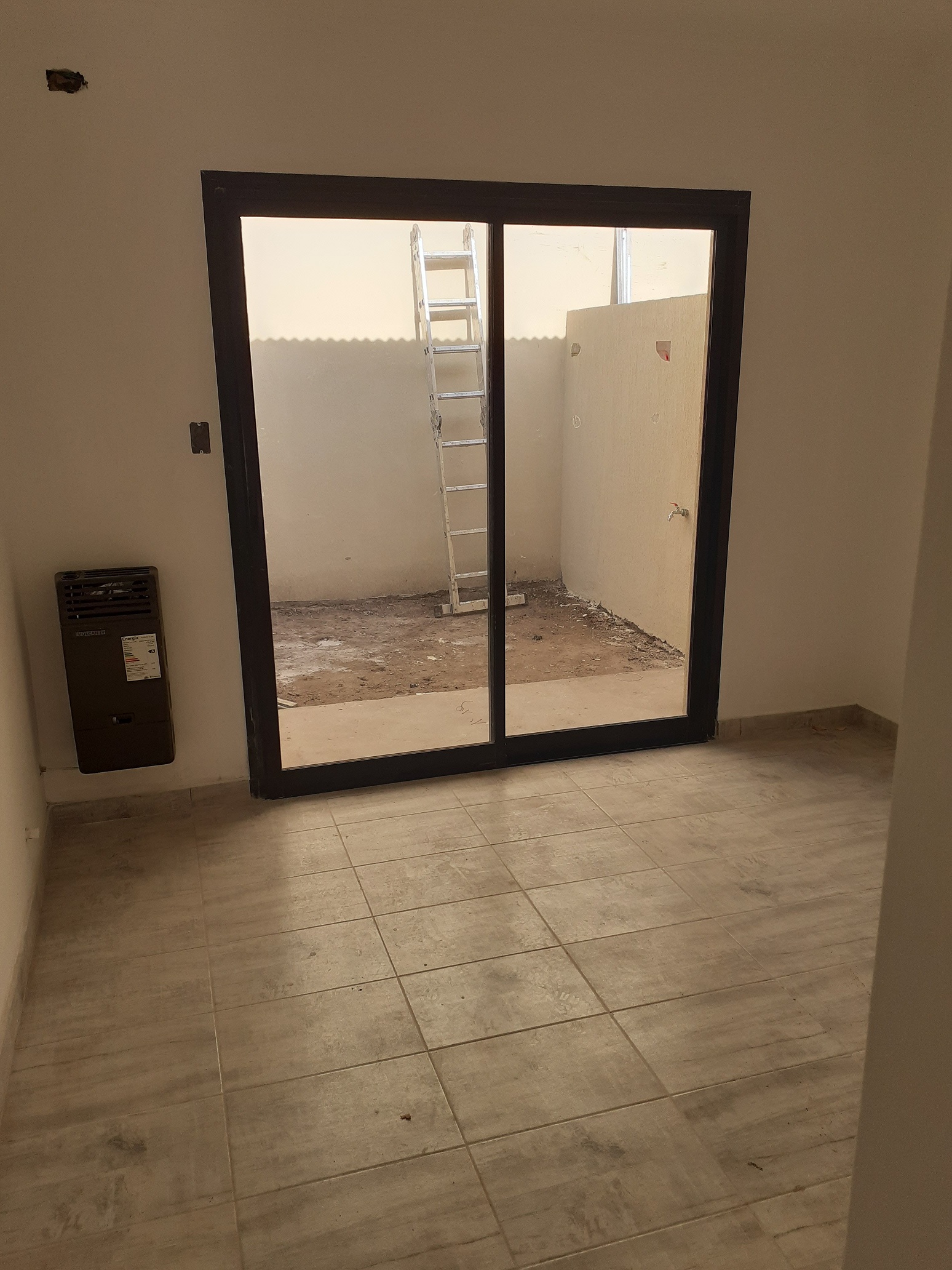 Ultimo departamento al frente con  entrada para auto en Roque Perez