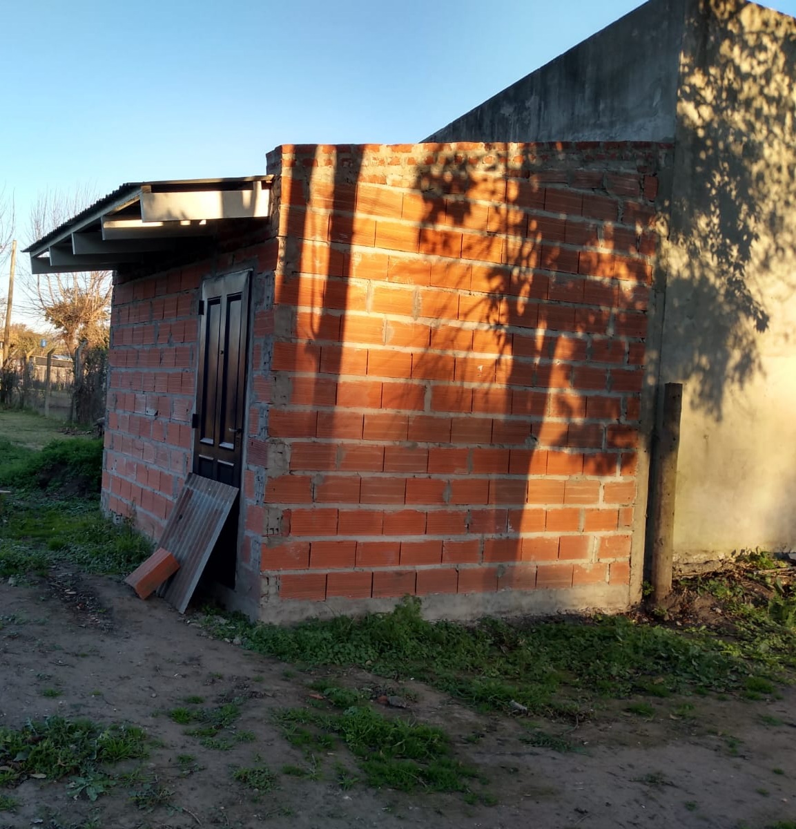 -VENDIDO -3 lotes en bloque en Carlos Beguerie (1400 m2)