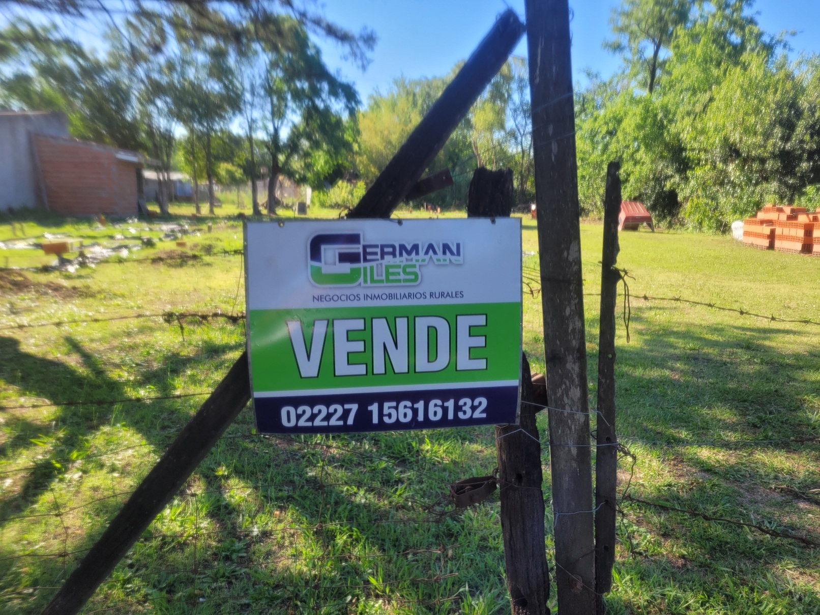 -VENDIDO -3 lotes en bloque en Carlos Beguerie (1400 m2)
