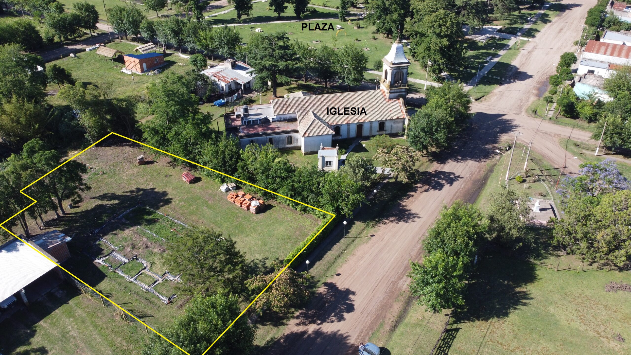 -VENDIDO -3 lotes en bloque en Carlos Beguerie (1400 m2)