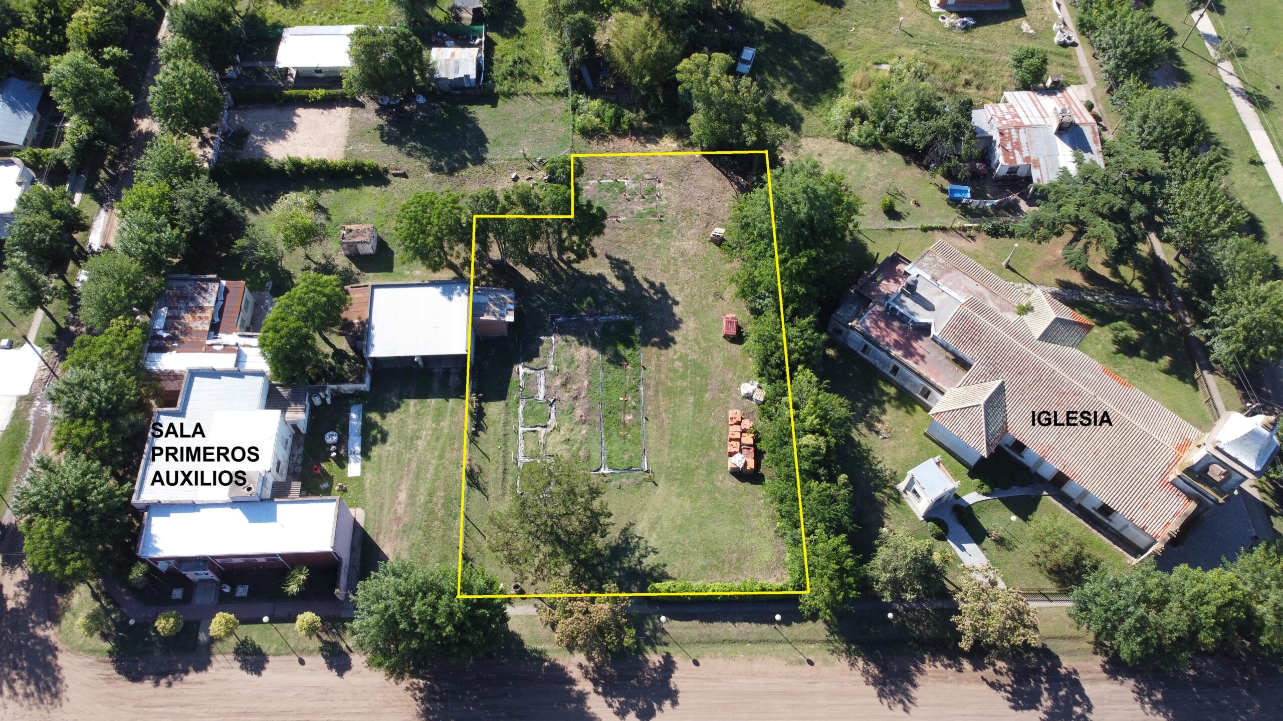 -VENDIDO -3 lotes en bloque en Carlos Beguerie (1400 m2)