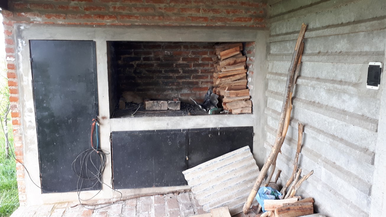 Chacra De 4,5 Has Con Casa, Luz, Parrilla, Galeria, Frutales, Salida A Dos Calles En Roque Perez, Para Empezar A Disfrutar Ya.