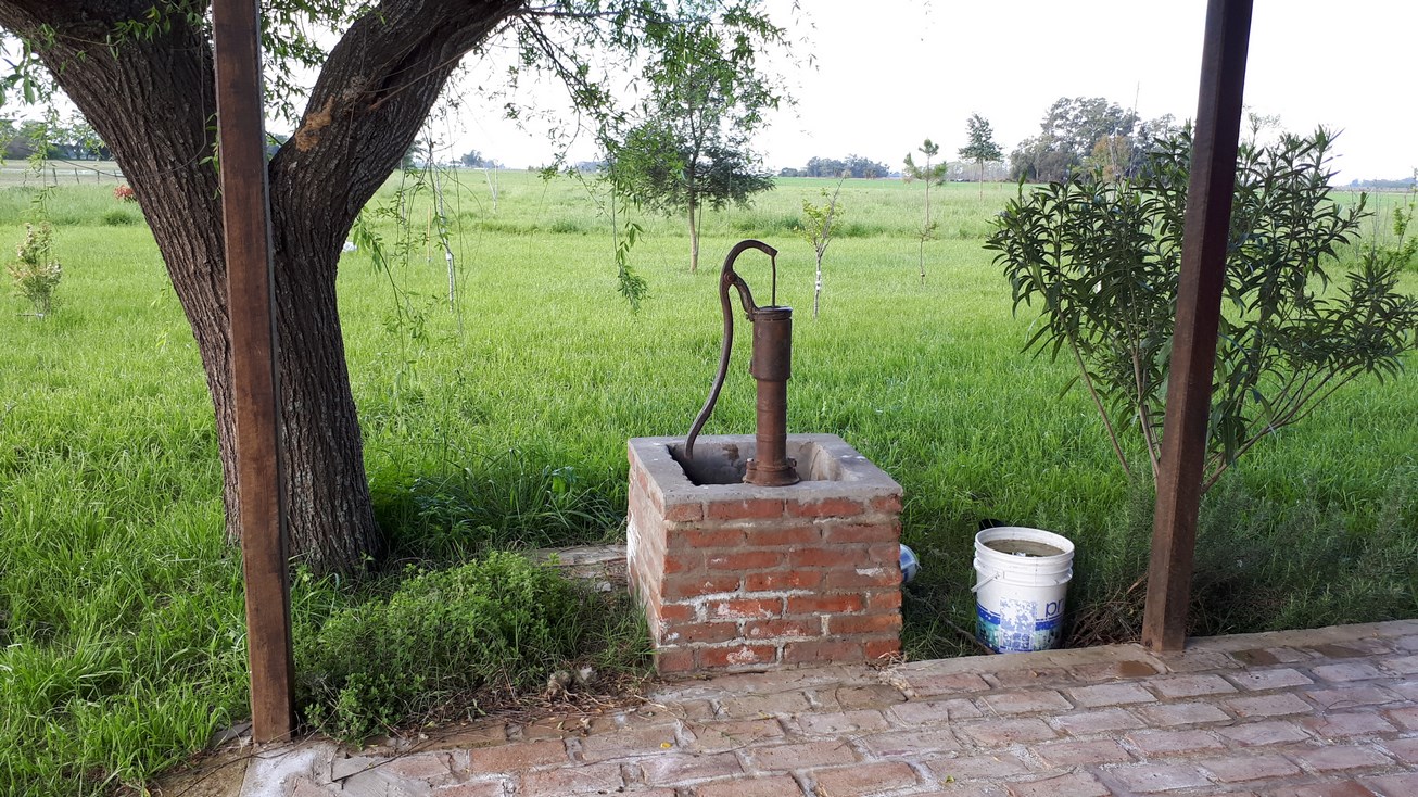 Chacra De 4,5 Has Con Casa, Luz, Parrilla, Galeria, Frutales, Salida A Dos Calles En Roque Perez, Para Empezar A Disfrutar Ya.