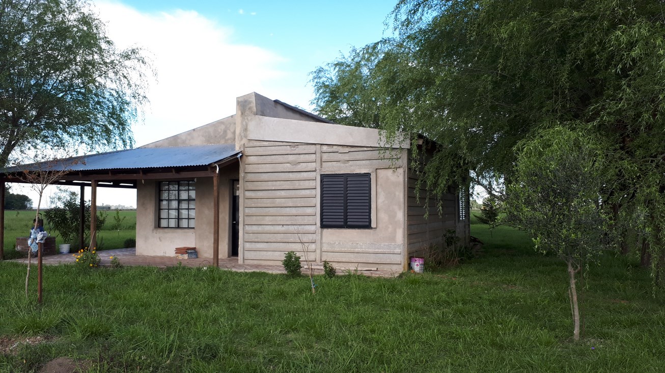 Chacra De 4,5 Has Con Casa, Luz, Parrilla, Galeria, Frutales, Salida A Dos Calles En Roque Perez, Para Empezar A Disfrutar Ya.